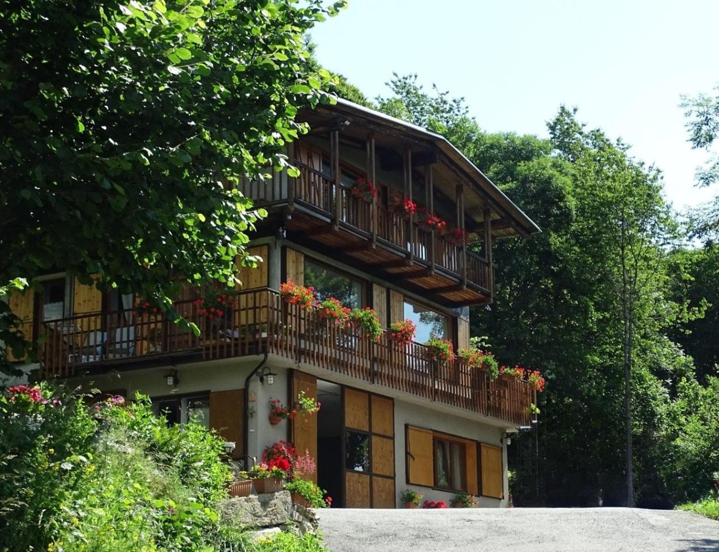 דירות קריסולו La Finestra Sul Monviso מראה חיצוני תמונה